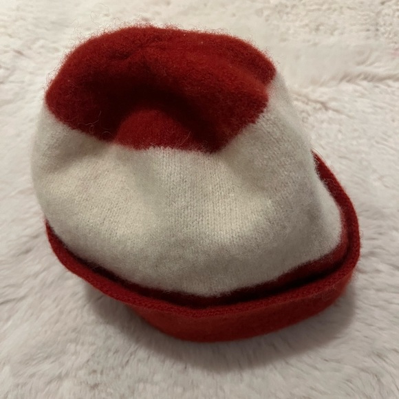 GAP 100% Lambswool Striped Beanie in Red/Cream - Picture 2 of 3